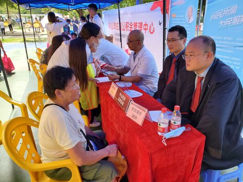 民进中山市委会社工委服务组为市民提供服务剪影1.jpg