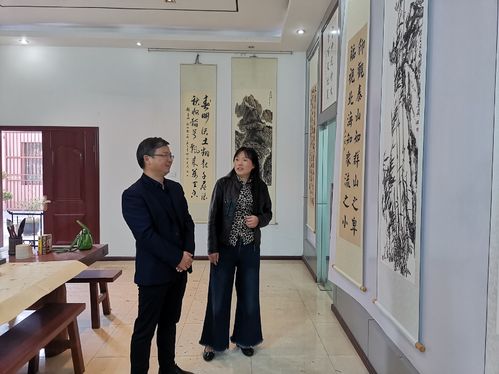 民进中山市委会北中支部副主任胡汉超参观昭通民进开明画院掠影.jpg