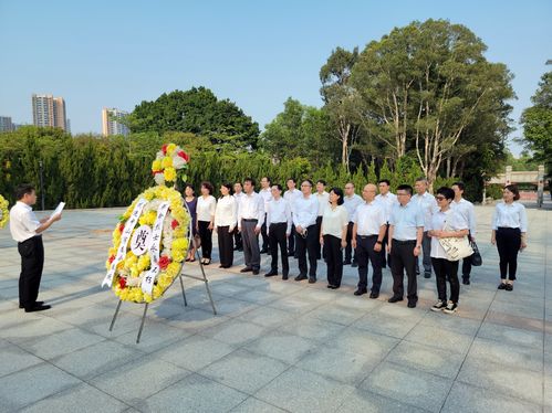 学习活动的会员们在中山市革命烈士碑前缅怀烈士.jpg