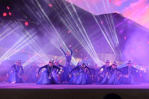 濠头中学舞蹈队表演舞蹈《曲盅人》.JPG