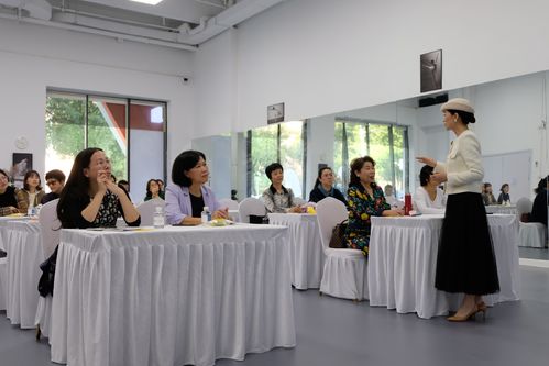 民进市委会妇工委第一次全体会议暨“美学礼仪”学习活动现场.jpg