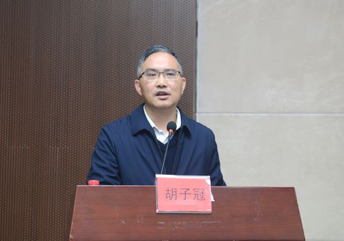 民进中山市委会主委胡子冠作《守正创新 踔厉奋发 为助推中国式现代化中山实践贡献力量》的民进中山市