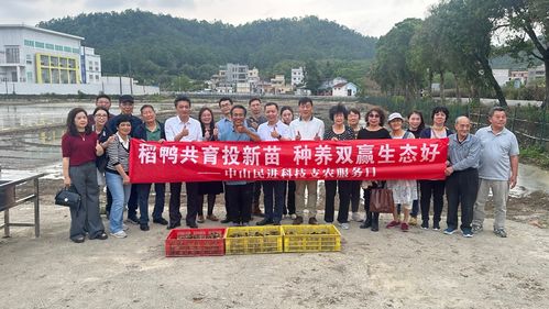 活动后会员与农户合影留念.jpg